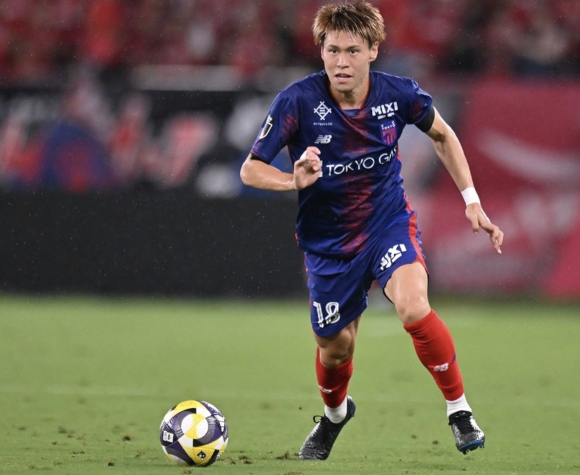 Oficial: O meio-campista do FC Tokyo, Kento Hashimoto, distendeu o músculo da panturrilha direita e ficará afastado por 8 a 10 semanas.