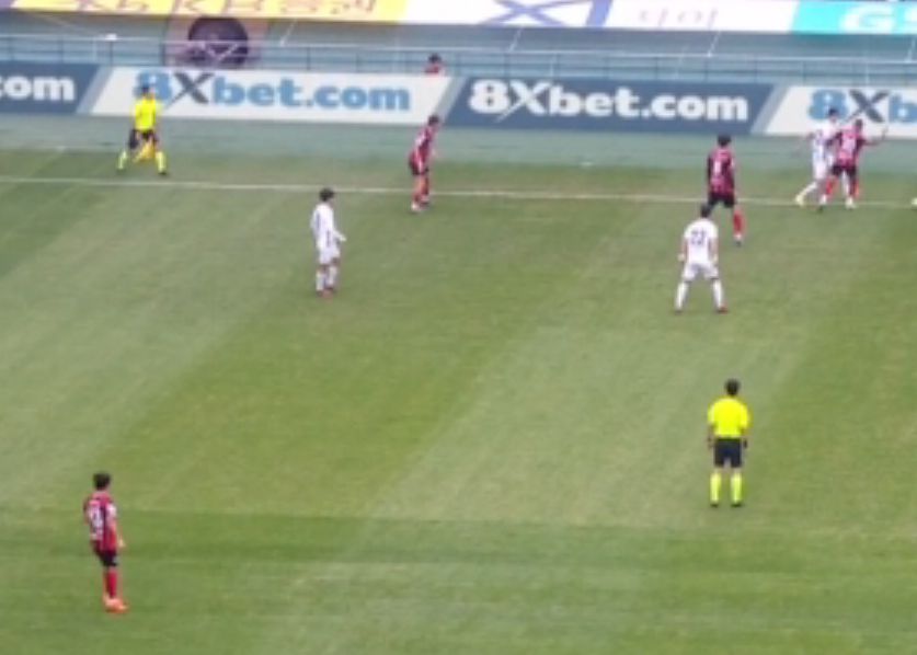 Intervalo da K-League coreana: Kim Gun-hee marcou com uma raspagem, Gangwon temporariamente 1-0 Seul