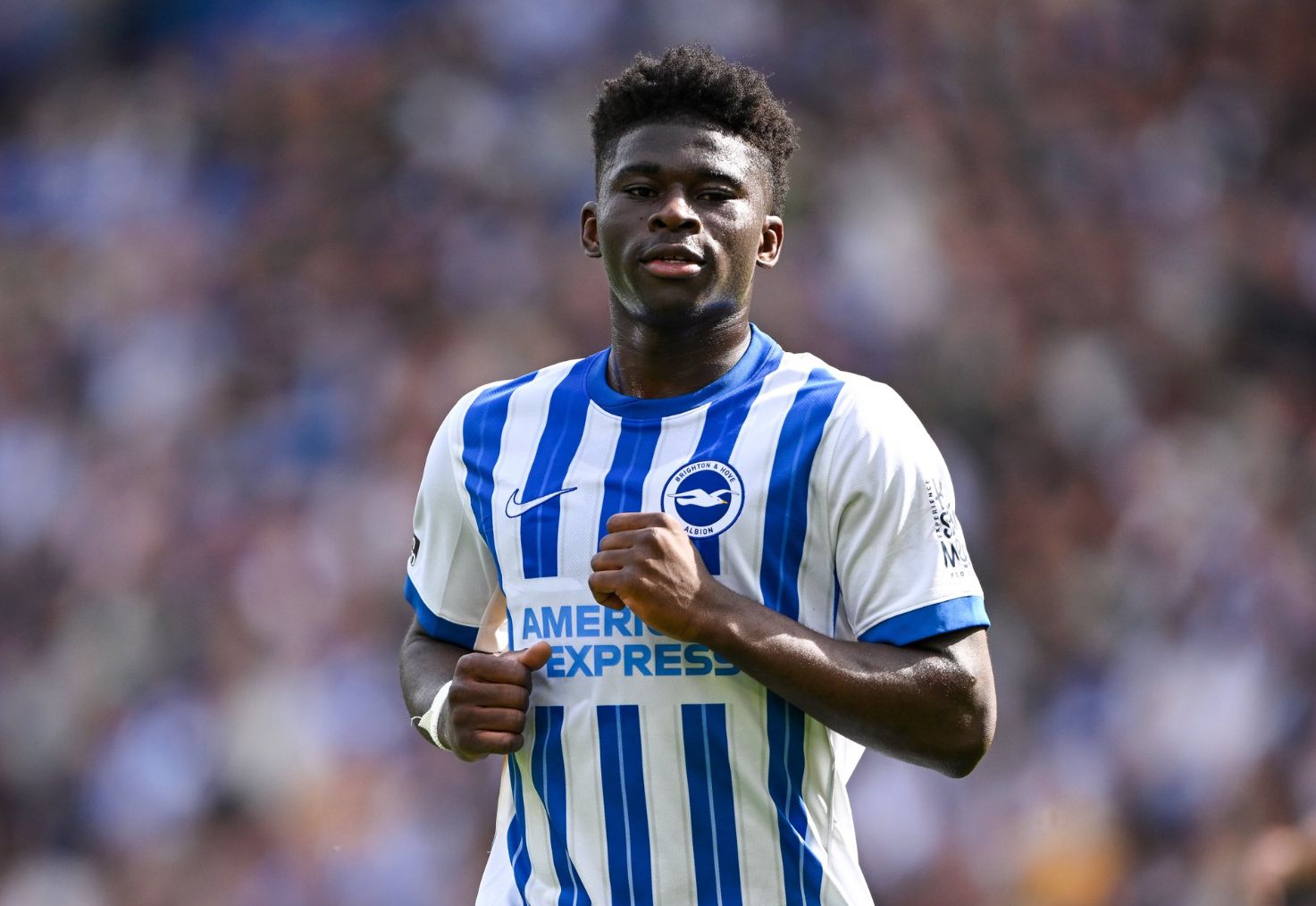 Estatísticas de Baleba contra o Manchester United: 59 minutos de jogo inicial, taxa de sucesso de passes e recepções de 80,5%