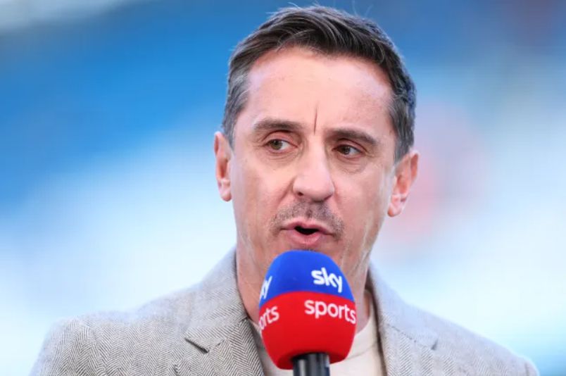 Neville: Estou optimista em relação ao Arsenal, mas será difícil lidar com o Sunderland, prevendo um empate 1-1 entre as duas equipas