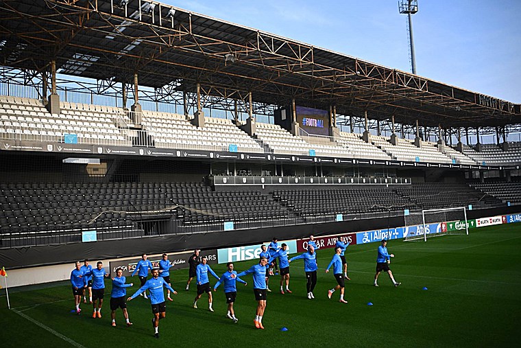 Federação Islandesa de Futebol: Cerca de 30 torcedores islandeses foram ao estádio do time visitante torcer pelo time.