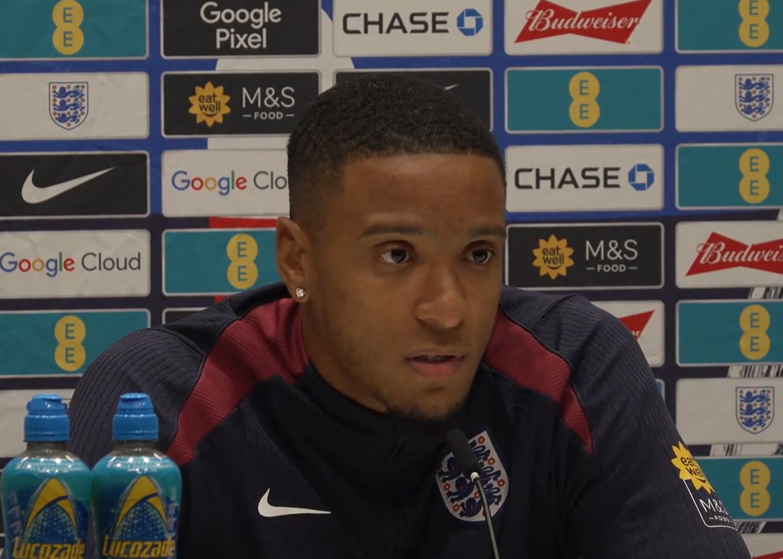 Konsa: Emery significa muito para mim, gosto da estratégia do defesa-central liderando a organização ofensiva da equipa