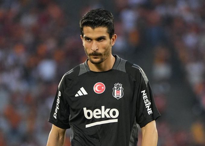 Oficial da Federação Turca de Futebol: Penalidades para dois jogadores do Besiktas suspeitos de investimentos ilegais foram suspensas