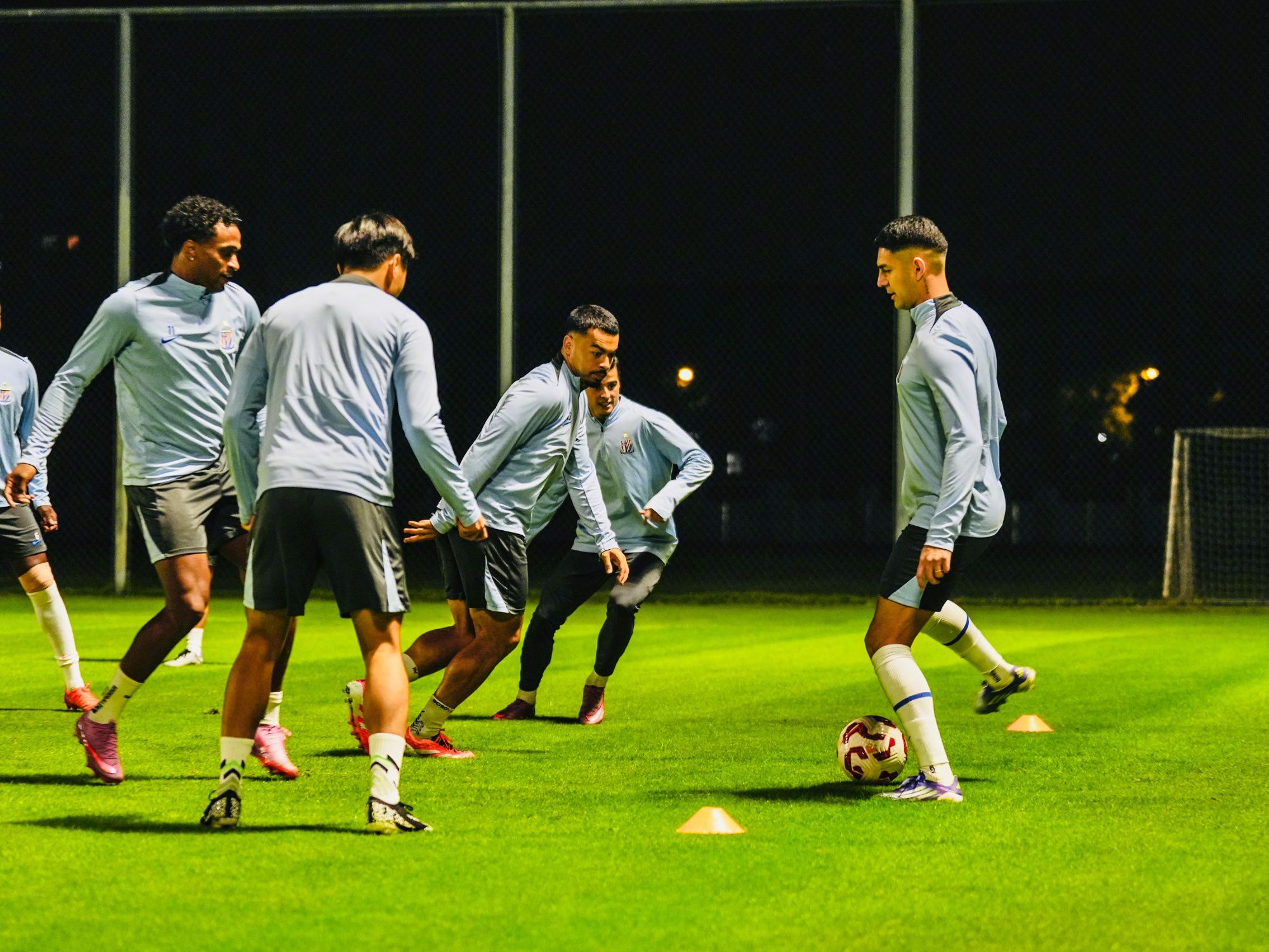 A primeira equipe do Shenhua se reagrupou hoje, Liu Chengyu e Yang Haoyu se reportarão à seleção masculina de futebol sub-22