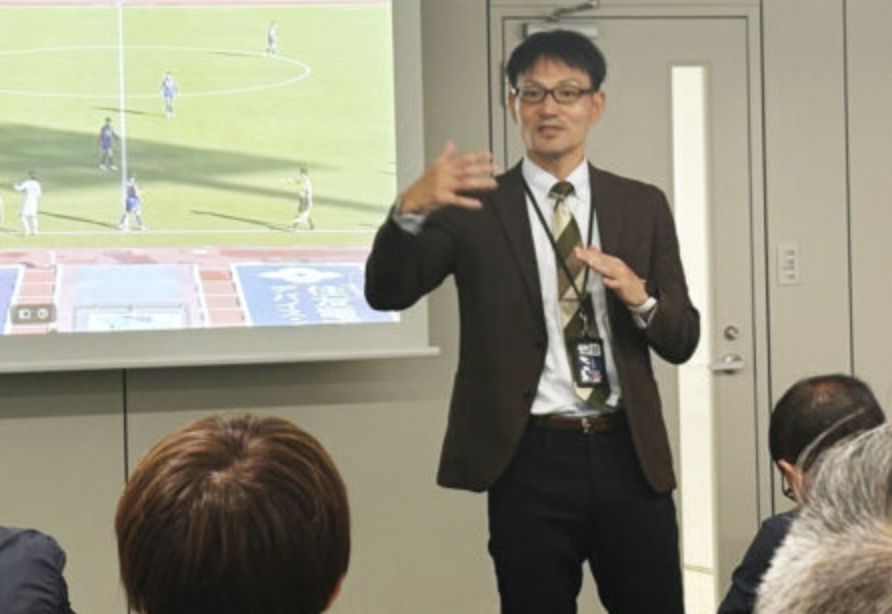 O Comitê de Árbitros da Associação Japonesa de Futebol admitiu que o árbitro julgou mal um gol na partida entre os Mariners e o Urawa por 4 a 0.