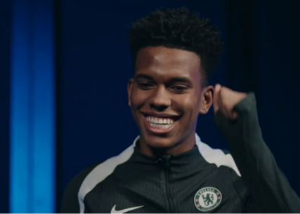 Esteban: An Shuai me esperou pessoalmente na porta durante o campo de treinamento e me perguntou se eu tinha carteira de motorista.