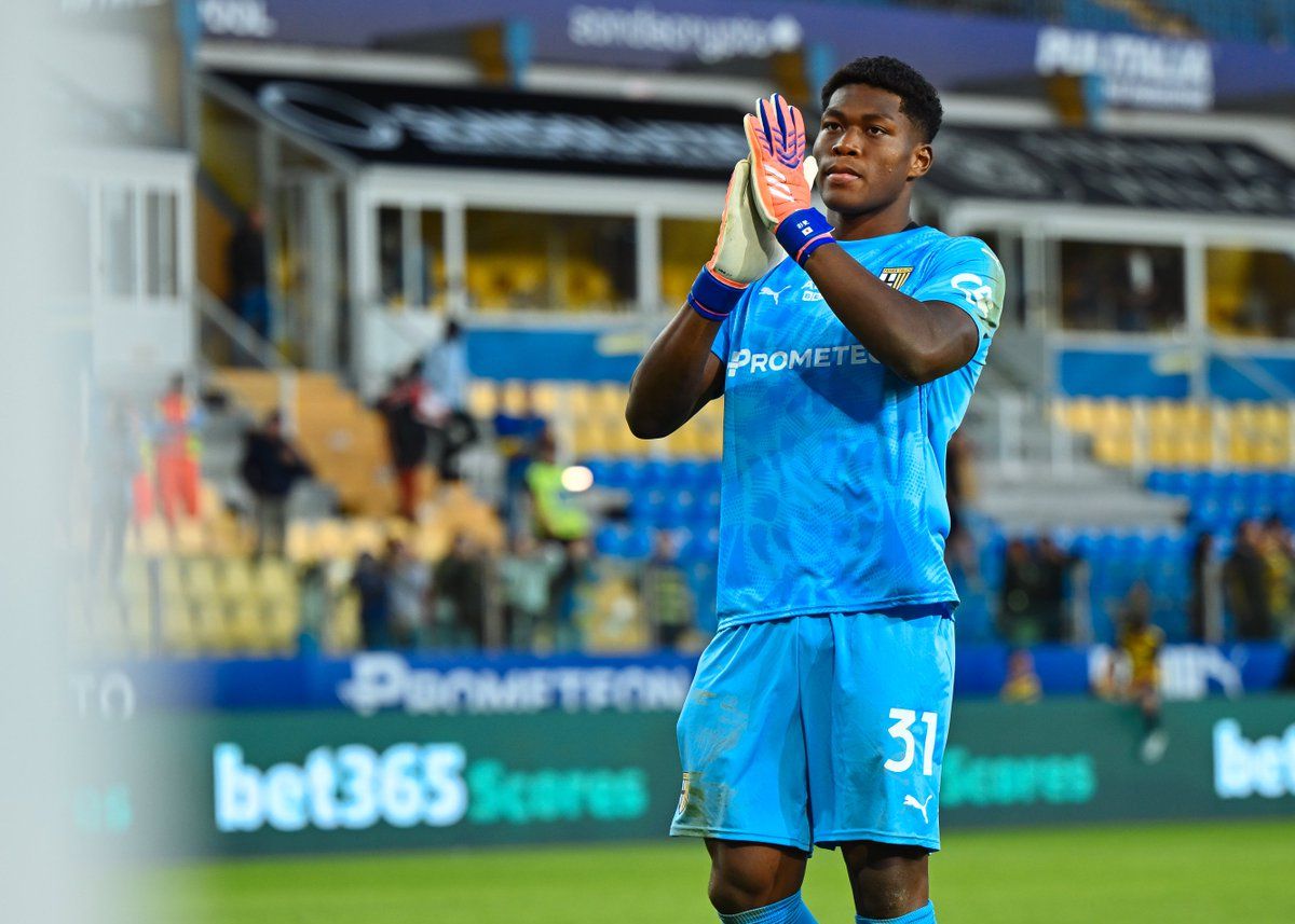 Oficial do Parma: Cirurgia bem-sucedida no dedo esquerdo, vai se recuperar no Japão