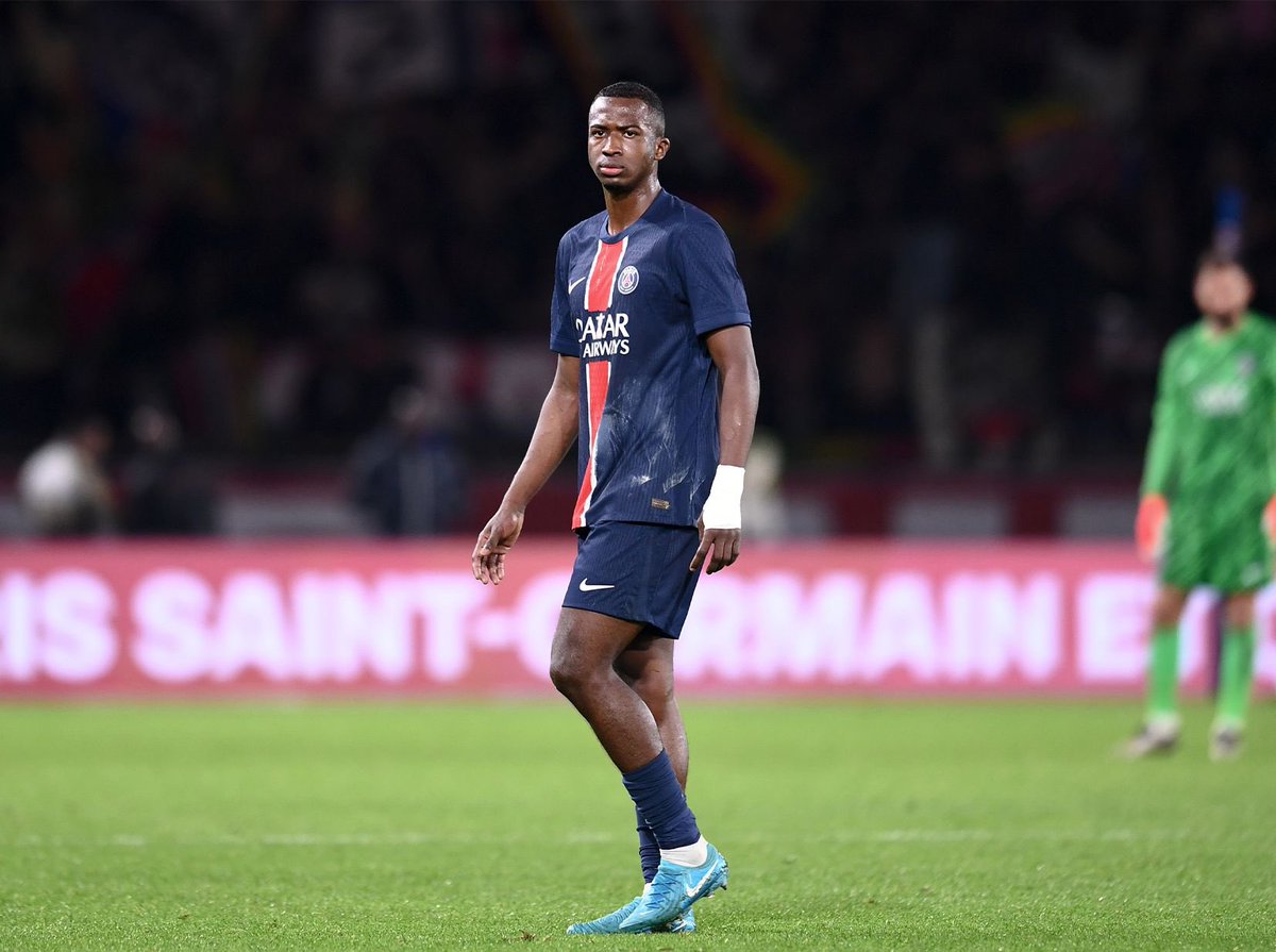 RMC: Pacho concluiu uma extensão de contrato com Paris e o novo contrato durará até 2030