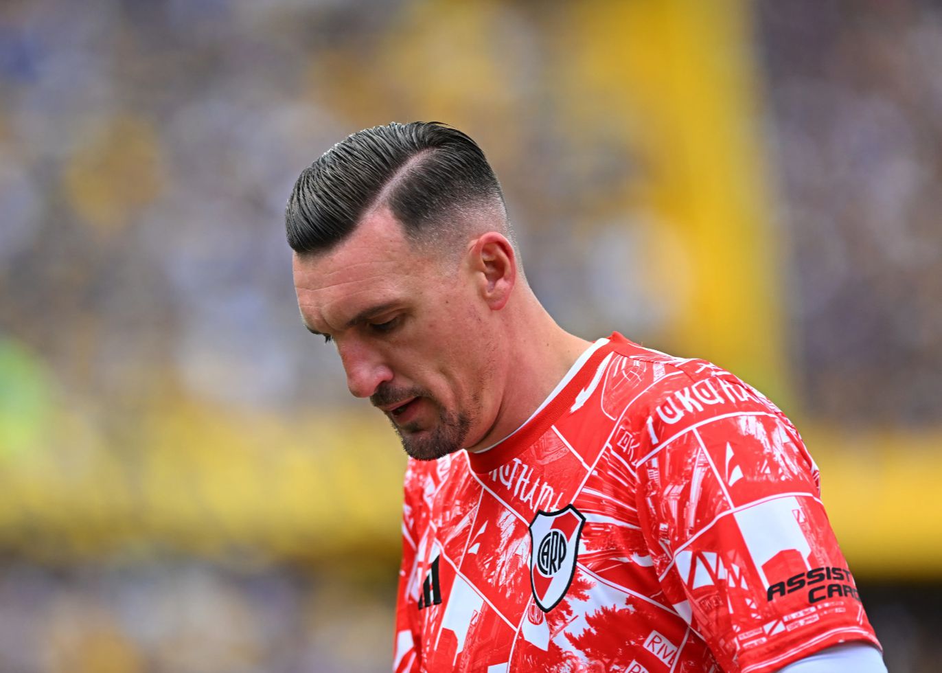 Mídia argentina: Ocorreu uma explosão em um parque industrial na Argentina e a casa do goleiro Armani do River Plate foi danificada