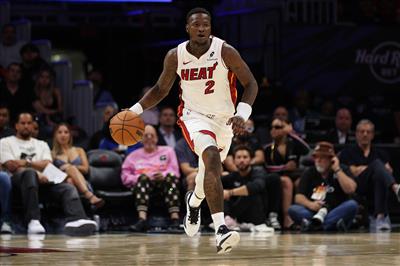 Repórter dos EUA: Médico do time Hornets diz que Rozier se machucou muito em jogo polêmico, com ressonância magnética como prova