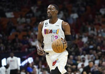 Grande senso de controle de bola! Oito jogadores do Heat marcaram dois dígitos, marcando 146 pontos e acertando 53,9% de campo.