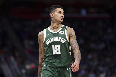 Oficial do Bucks: Kuzma torceu o tornozelo esquerdo e não retornará para este jogo