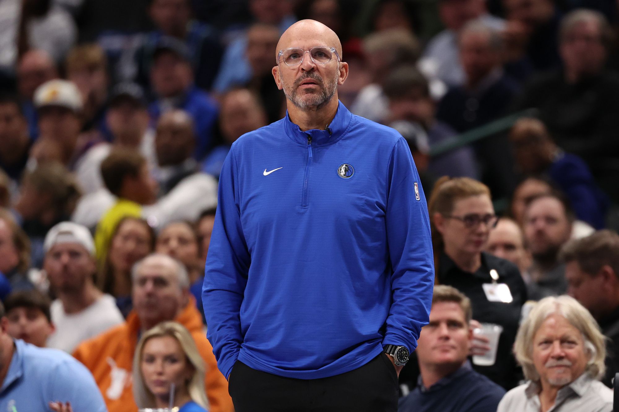 O que está errado? O Mavericks caiu para a última posição da Conferência Oeste, com a pior eficiência ofensiva e pontos por jogo do campeonato.