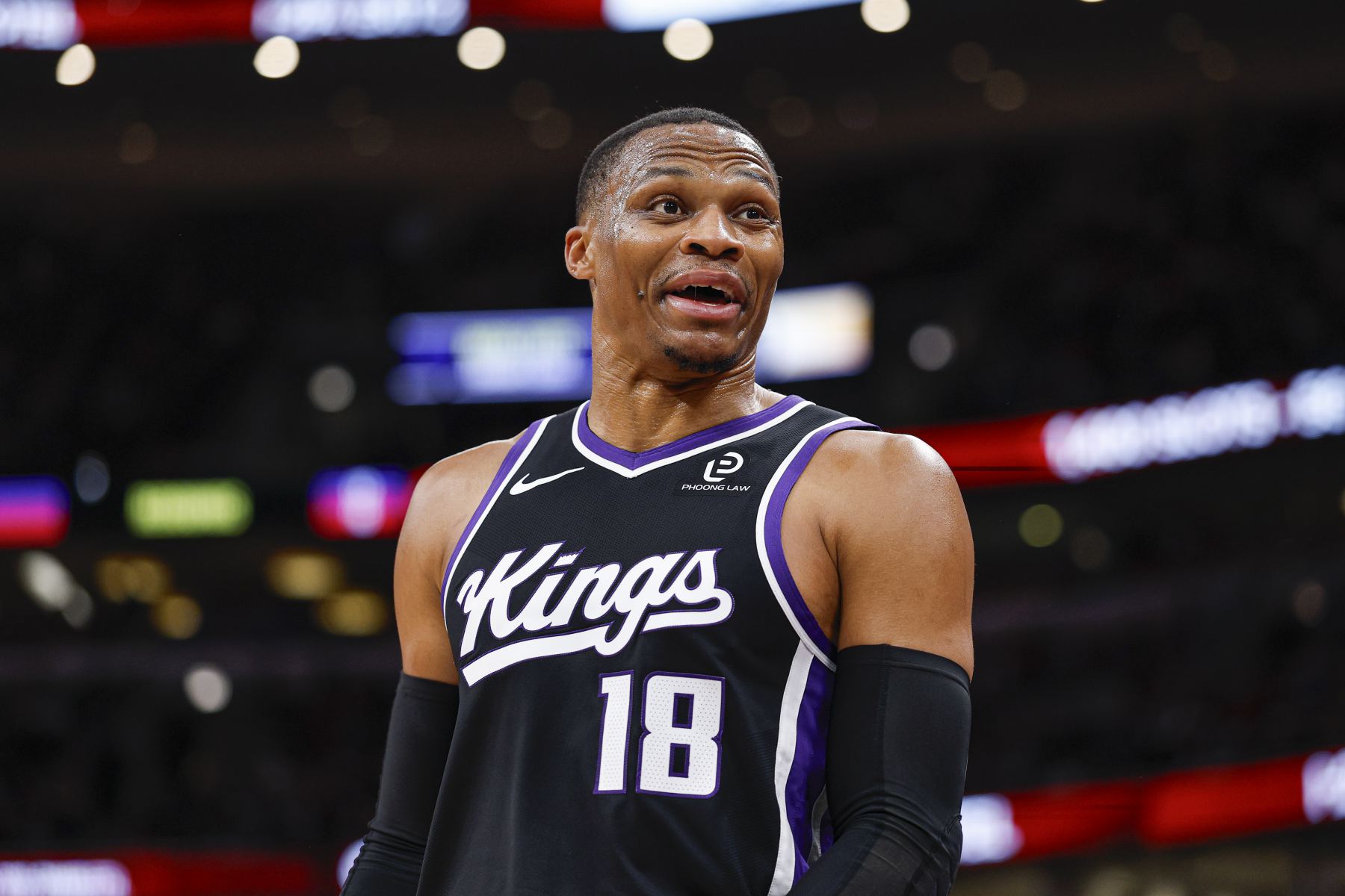 Cheio de energia! Westbrook marcou 13 pontos, 4 rebotes e 5 assistências no intervalo, e acertou 3 de 4 arremessos de três pontos.