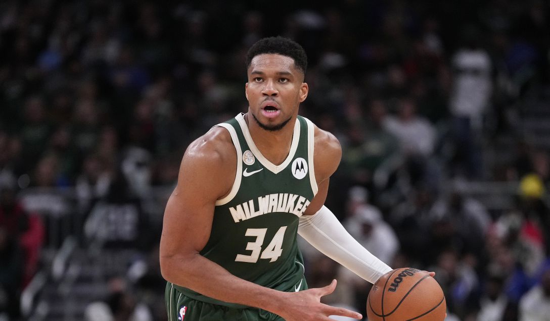 Razoável e apropriado? O Bucks teve uma desvantagem de 12-4 no intervalo, 8 pontos contra o Hornets.