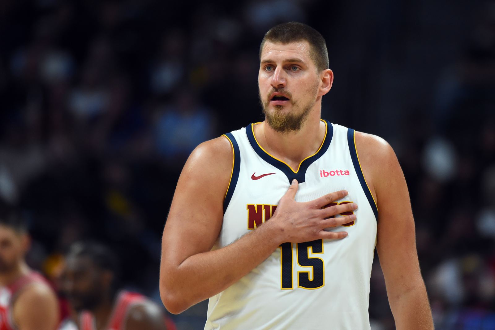 Jokic rapidamente marcou um triplo-duplo em 8 arremessos, liderando o time em mais-menos +27 pessoais.