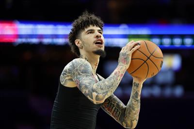 Desculpe cortar! 8 de 18 em três gols, 27 pontos, 9 rebotes, 8 assistências e 3 interceptações