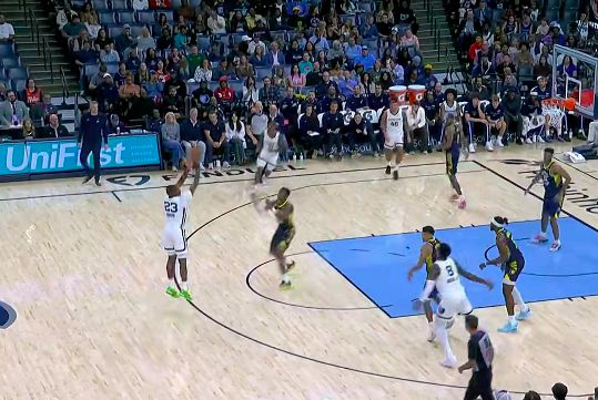 Coward marcou 15 pontos em 5 de 6 arremessos no terceiro quarto. Os Grizzlies lideraram os Pacers com 43 pontos no quarto e 19 pontos.