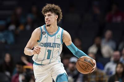 Tudo depende de você! Três gols, 6 de 10 no intervalo, 17 pontos e 4 interceptações