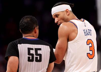 Ele sente frio ao manusear a bola, mas dá grandes contribuições na hora de pegar os rebotes! Hart voltou ao jogo e marcou apenas 2 pontos em 1 de 8 arremessos e pegou 14 rebotes