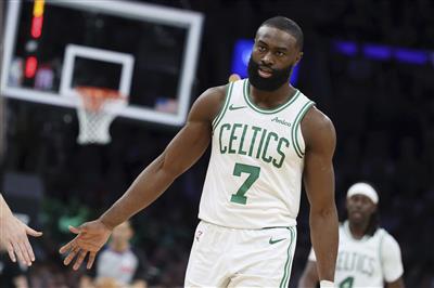 Muitos erros! Brown marcou 23 pontos em arremessos de 9 de 18 e teve 7 viradas