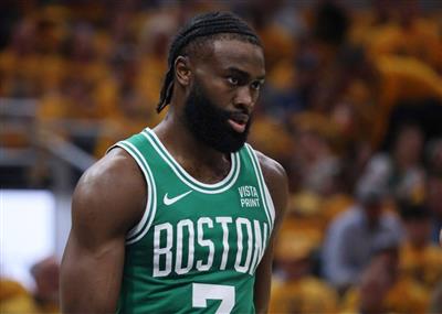 Brown: Os jogadores sofreram tremenda pressão e assédio dos torcedores, e a liga deve nos defender