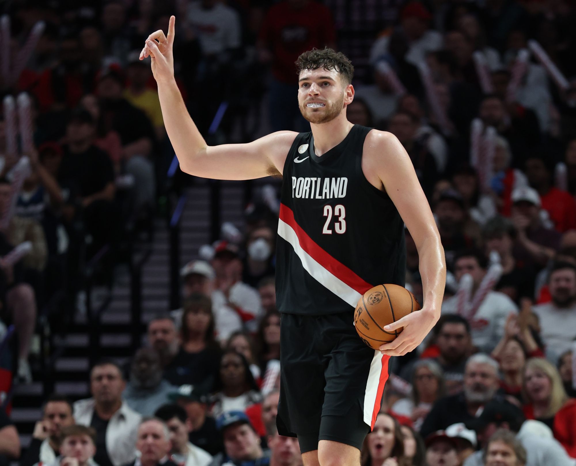 Classificação da taxa de redução de guarda desta temporada: nº 1 na Liga Klingen, Ayton ocupa o sexto lugar