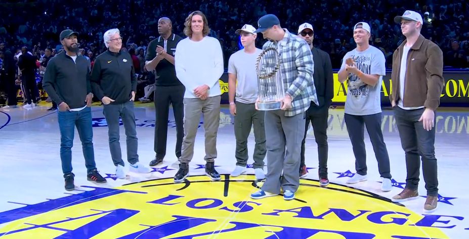 Mesmo chefe! Os Dodgers assistem ao jogo Lakers x Spurs ao vivo