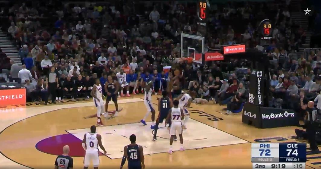 Não posso parar! Mitchell e Allen combinaram 27 pontos e 6 rebotes em um único quarto