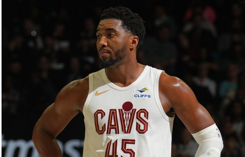 O estado competitivo é bom! Mitchell marcou 21 pontos e 3 assistências em 6 de 9 arremessos no intervalo