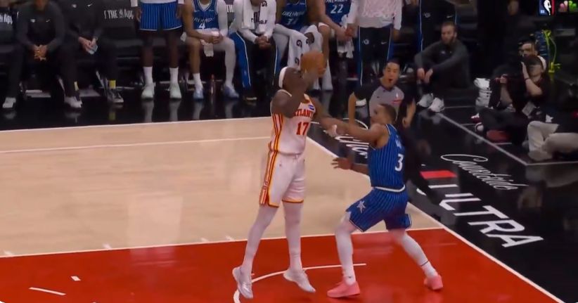 Bain: Eu estava correndo atrás da bola e acidentalmente acertei Okongwu. Eu não esperava ser expulso.