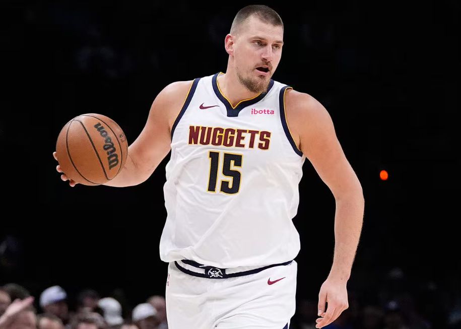 Poder de fogo total! Jokic terminou o primeiro quarto com 25 pontos em arremessos de 8 de 11 e 5 rebotes.