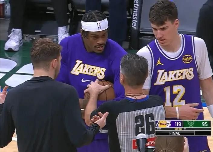 Vanderbilt fala sobre o incidente de agarrar a bola após o jogo: O árbitro ameaçou me processar, não sei do que ele estava falando