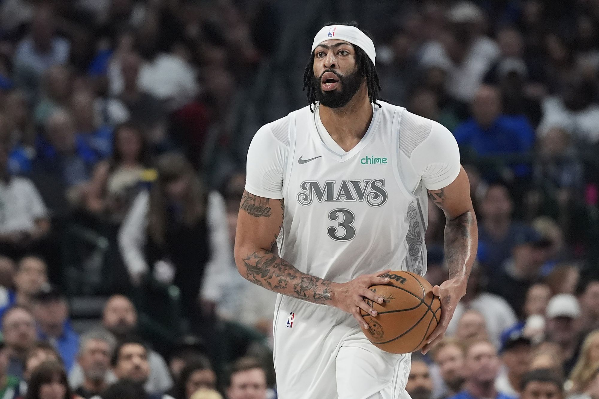 Meiji: O número de jogos disputados pelas sobrancelhas grossas no Mavericks não é tanto quanto os mais de 30 que Doncic disputou no Lakers na temporada passada.