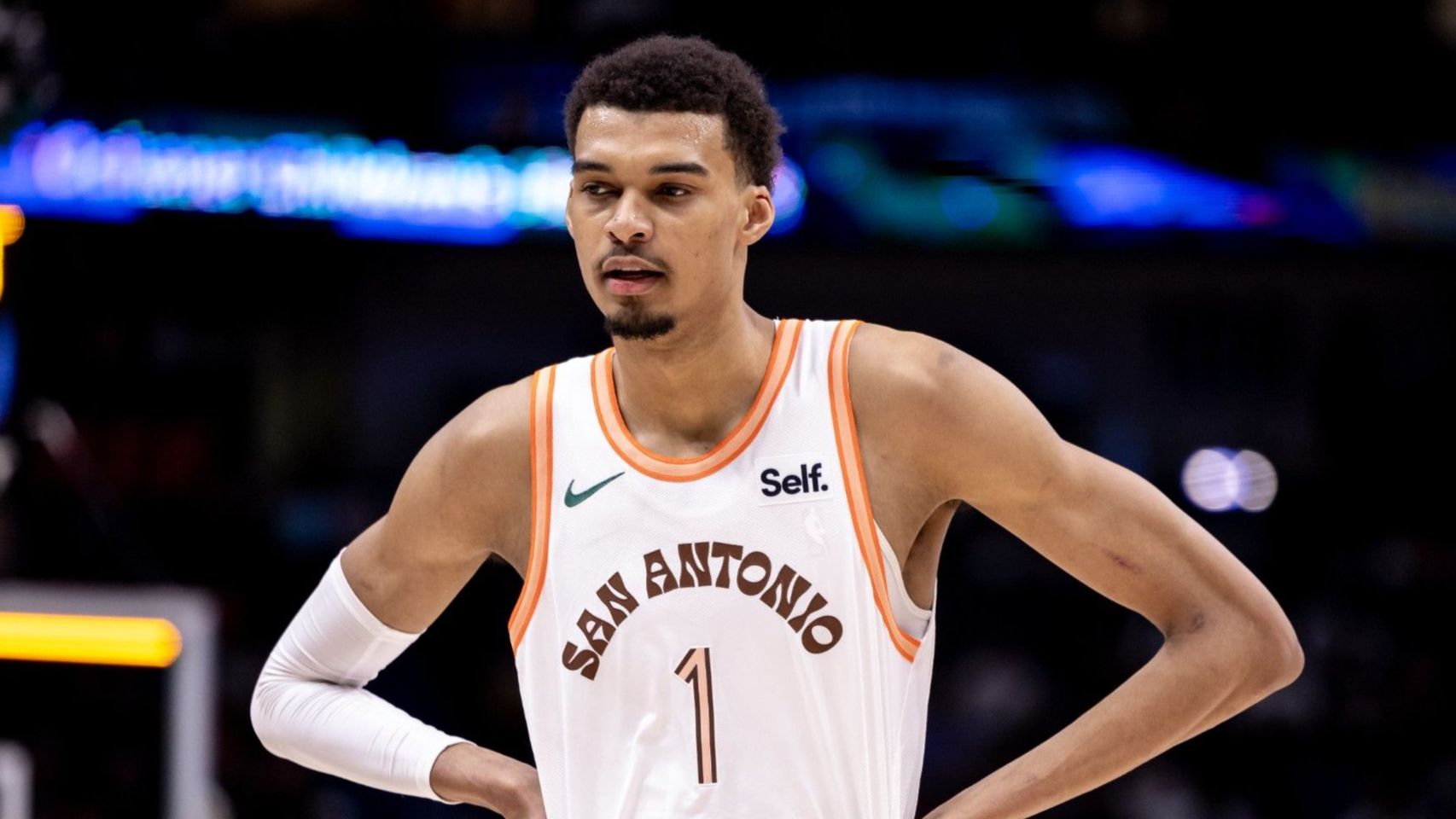 Presença total nesta temporada! Jogo de amanhã contra os Kings: Bunyama está em dúvida devido a uma lesão na panturrilha