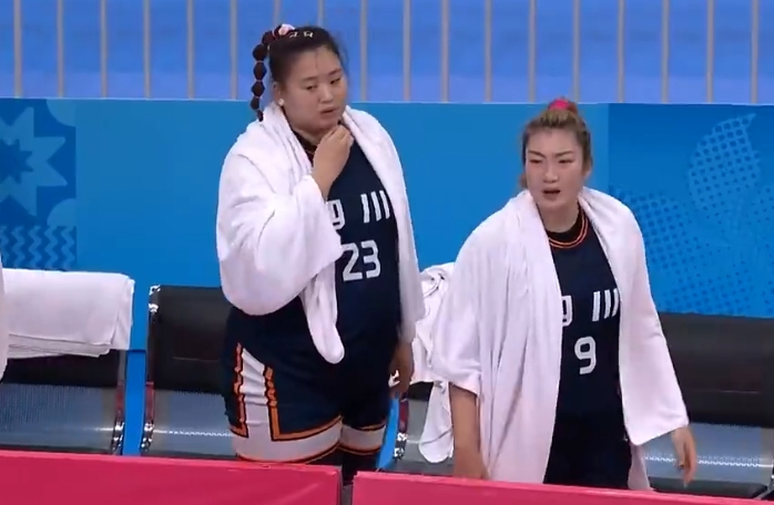 Uma batalha contra a recessão! Li Meng marcou 2 pontos, 1 rebote e 3 assistências em 1 de 6 arremessos.