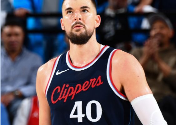 Dois ajudantes em torno de Harden! Zubac e Bogda combinaram 48 pontos, 14 rebotes e 5 assistências