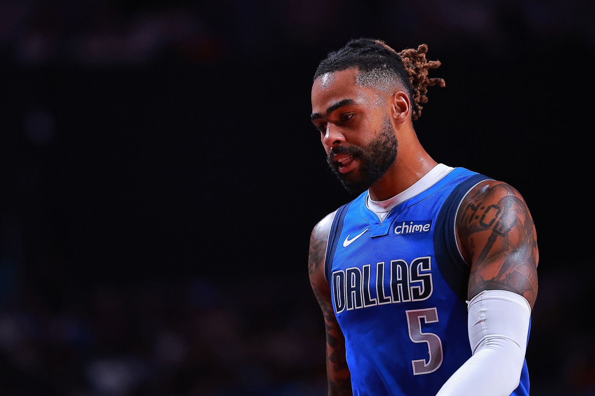 É hora de esticar os quadris durante a batalha decisiva! Russell marcou 28 pontos em 11 de 24 arremessos, 6 rebotes e 5 assistências.