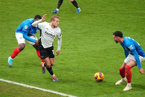 Condado de Derby x Portsmouth