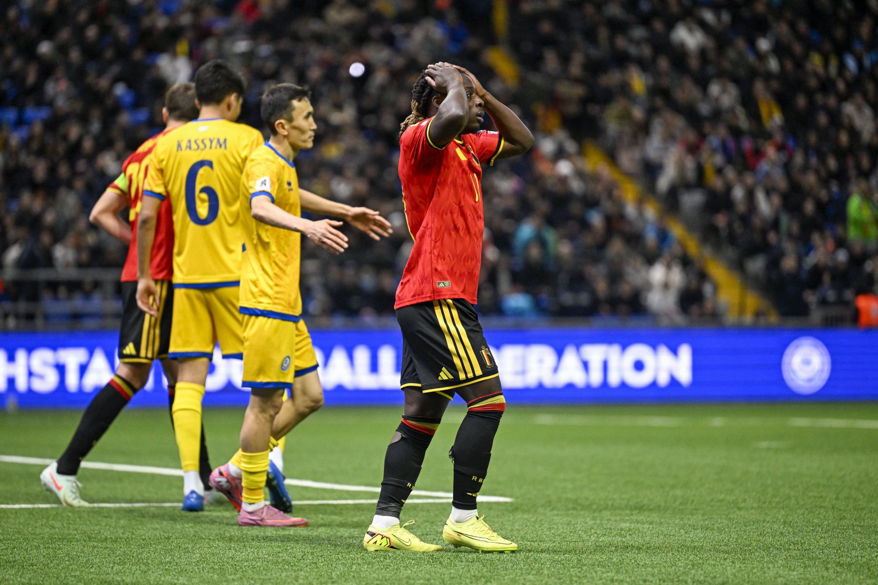 O nº 115 empatou com o nº 8! Bélgica 1-1 Cazaquistão perdeu a chance de avançar para a Copa do Mundo